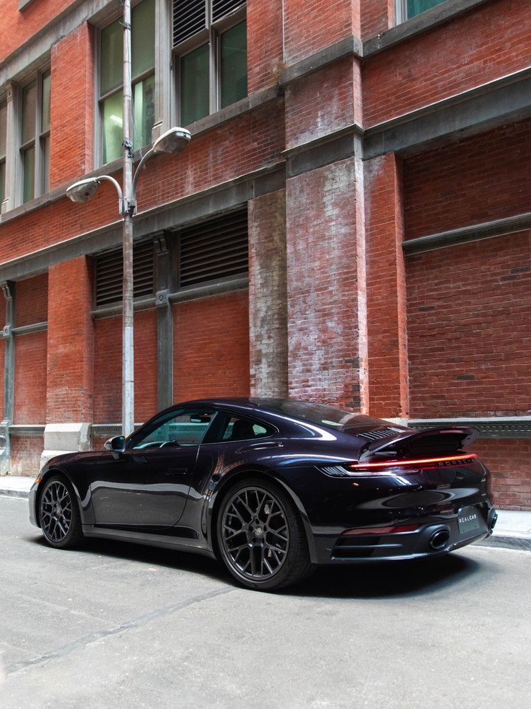 Rent a Porsche 911 Carrera in New York with RealCar ᐈ Premium rental