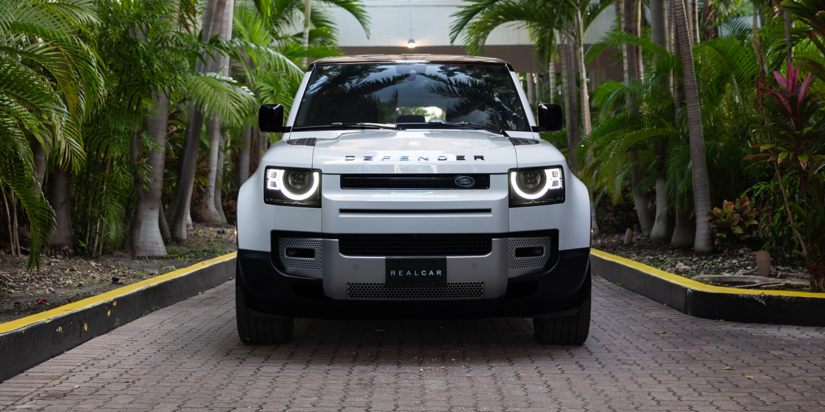 RealCar Land Rover Defender for rental